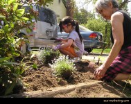 sofie-lola-gardening